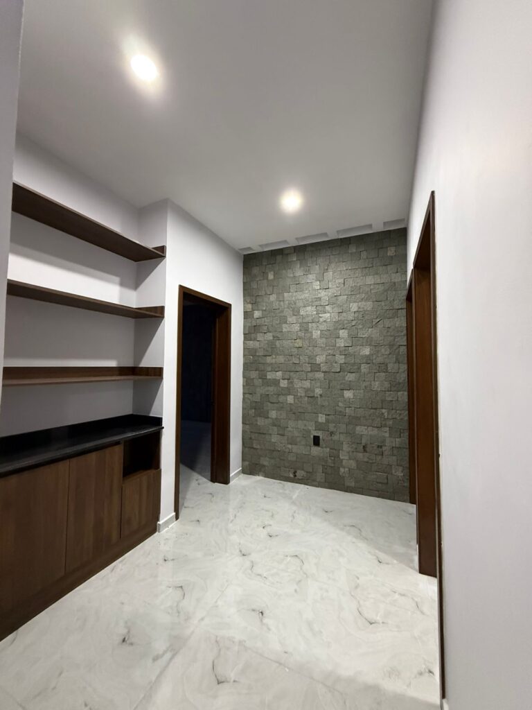 7caeeb3f ef72 4d42 8fa3 66569c8a2653 768x1024