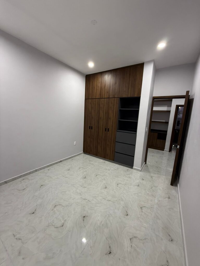 cc20afb3 02f7 4004 9193 ade25f771526 768x1024