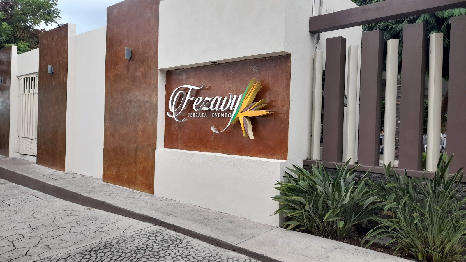 leetx-google-photo-81917-8 leetx-google-photo-81917-8